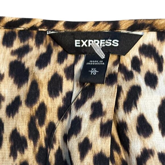 Express Leopard print V Neck Blouse, NWT Size XL - Picture 4 of 8